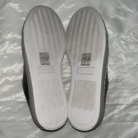 Free People leather Silver Slip-on Mule(Size 8) - Picture 7 of 9